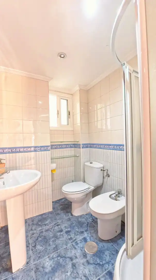 Bathroom of Flat for sale in Sevilla  with Air Conditioner, Furnished and Balcony