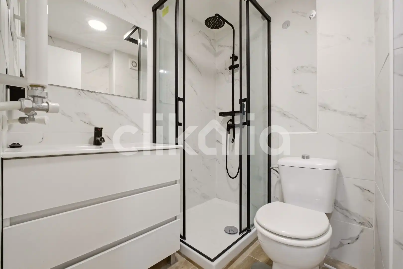 Baño de Piso de alquiler en Móstoles con Aire acondicionado, Calefacción y Terraza