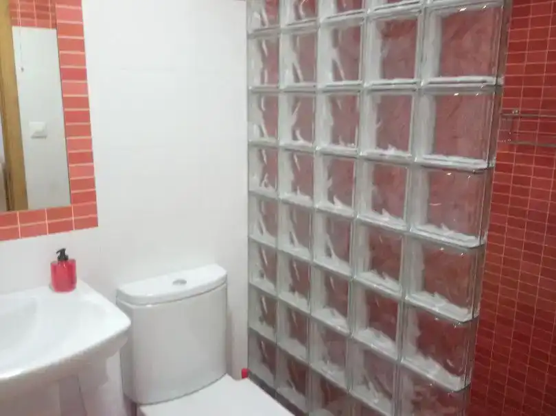 Badezimmer von Wohnung zur Miete in Foz mit Privatgarten, Parkett und Schwimmbad