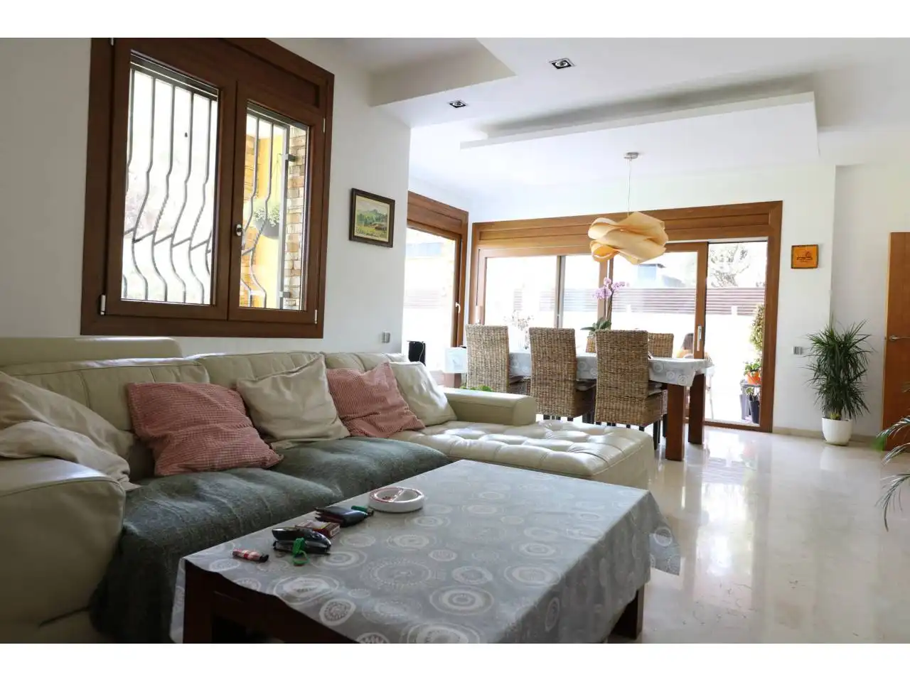 Sala d'estar de Casa o xalet en venda en Cerdanyola del Vallès