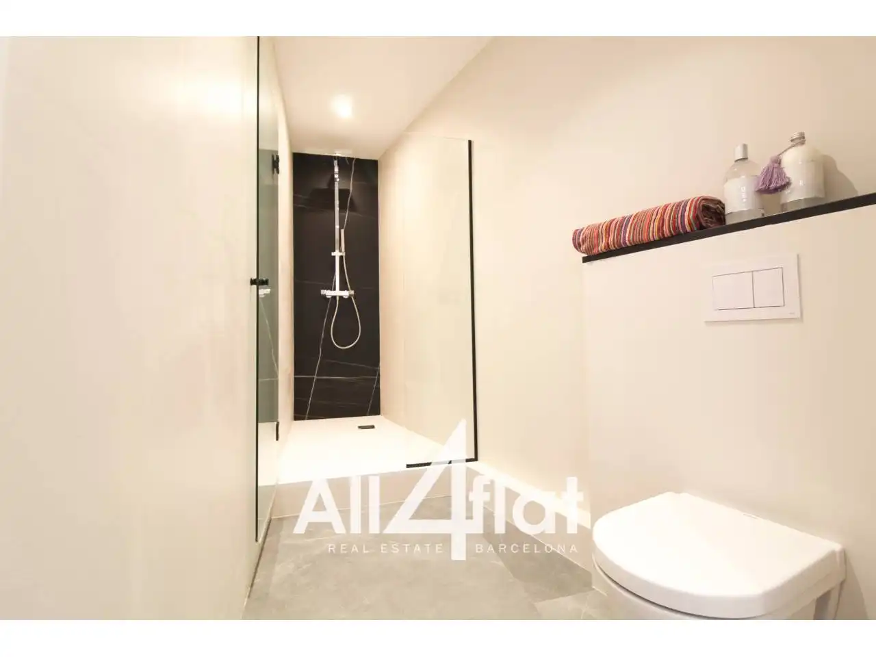 Badezimmer von Wohnungen zum Verkauf in Barcelona mit Klimaanlage, Heizung und Terrasse
