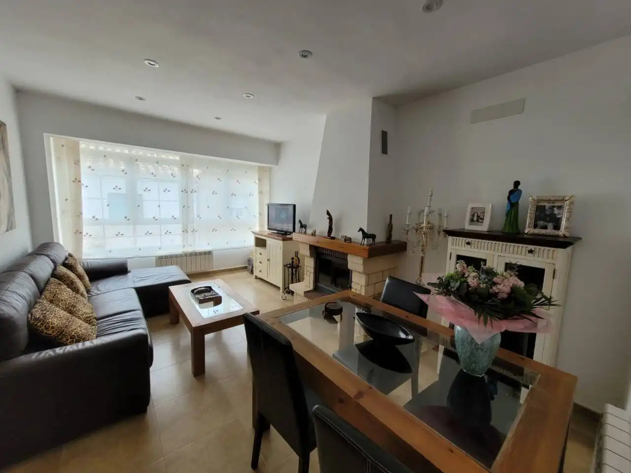 Sala d'estar de Casa o xalet en venda en Baza amb Aire condicionat, Calefacció i Jardí privat