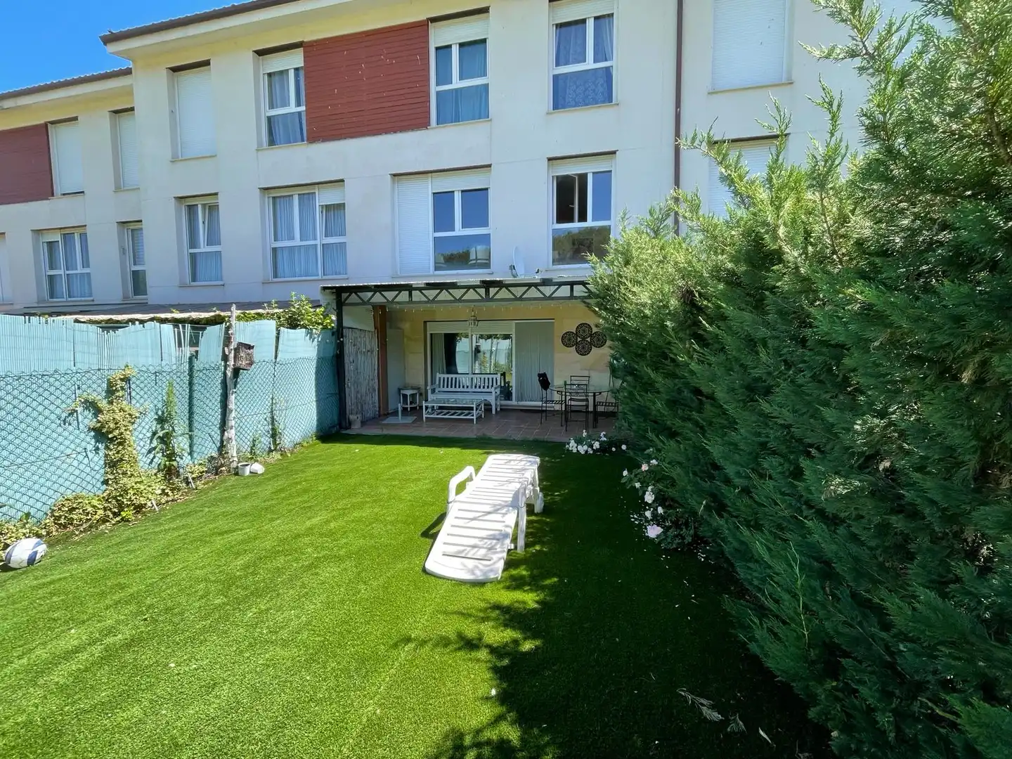 Terraza de Casa adosada en venta en San Leonardo de Yagüe con Calefacción, Jardín privado y Parquet