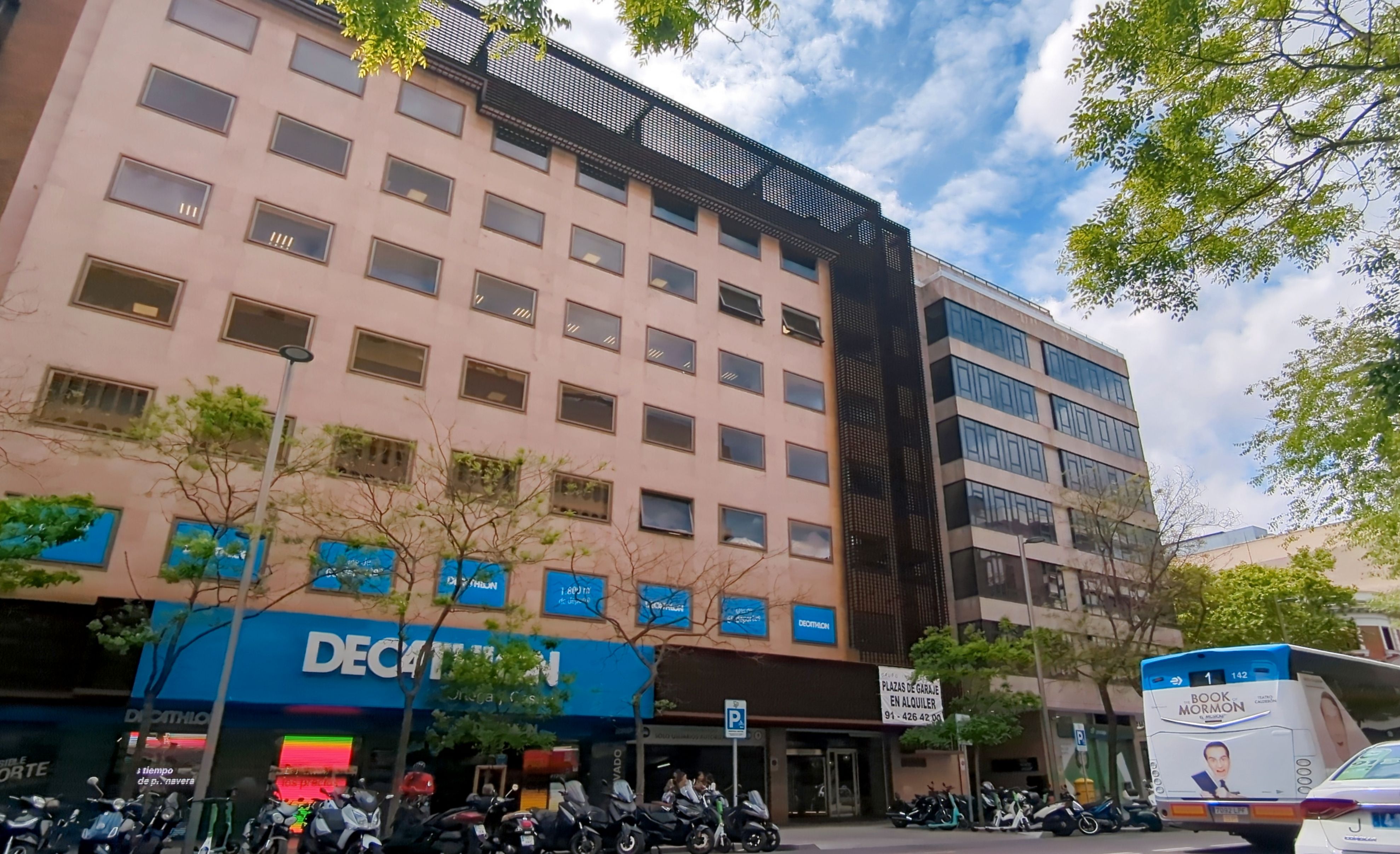 Vista exterior de Oficina de lloguer en  Madrid Capital amb Aire condicionat, Calefacció i Terrassa