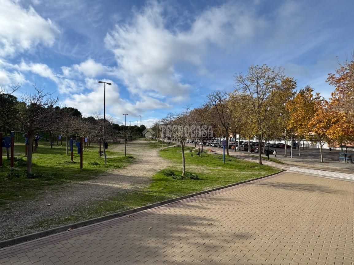 Exterior view of Premises for sale in  Madrid Capital  with Air Conditioner, Terrace and Alarm