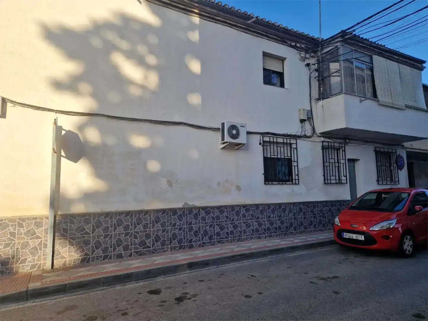 Vista exterior de Casa adosada en venda en Atarfe amb Balcó