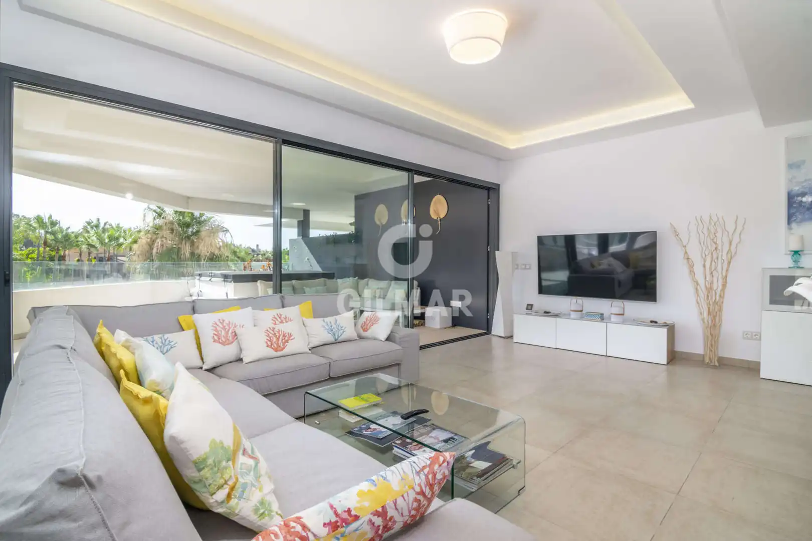 Sala d'estar de Apartament en venda en Estepona amb Calefacció, Traster i Piscina