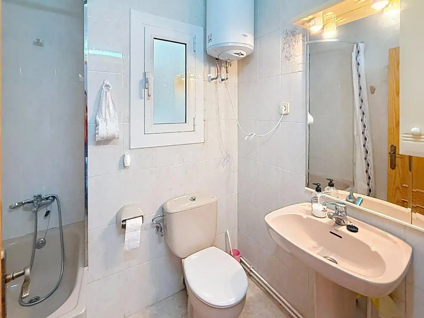 Badezimmer von Einfamilien-Reihenhaus zum Verkauf in El Vendrell mit Terrasse und Balkon