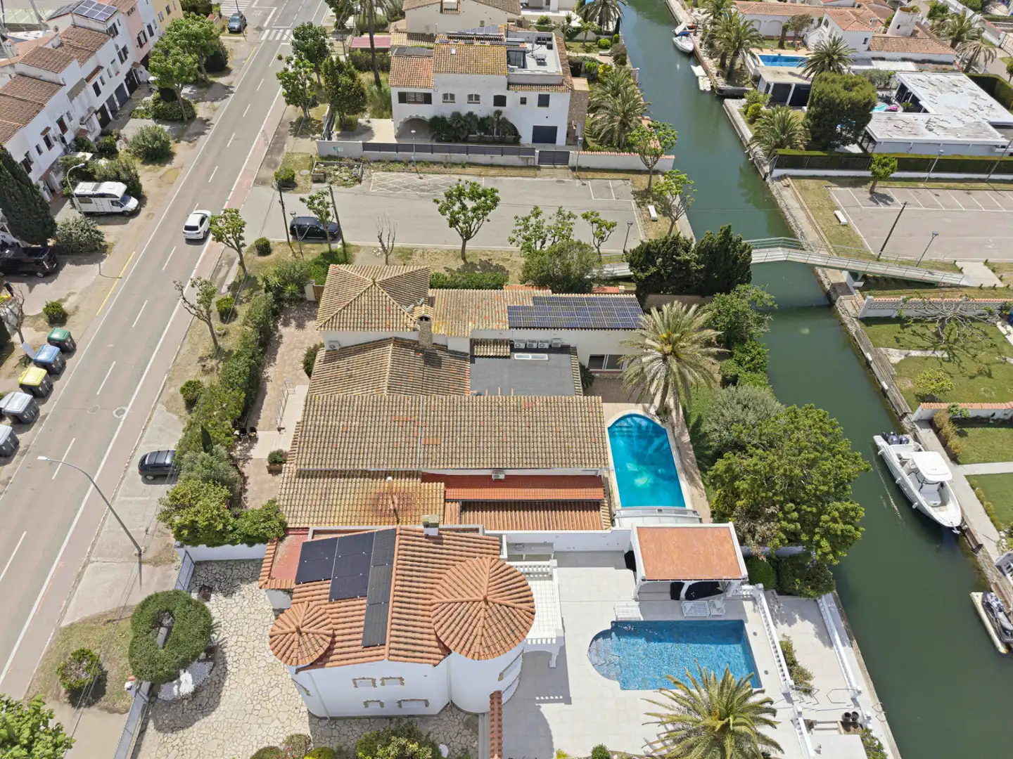 Vista exterior de Casa o chalet en venta en Empuriabrava con Aire acondicionado, Jardín privado y Terraza