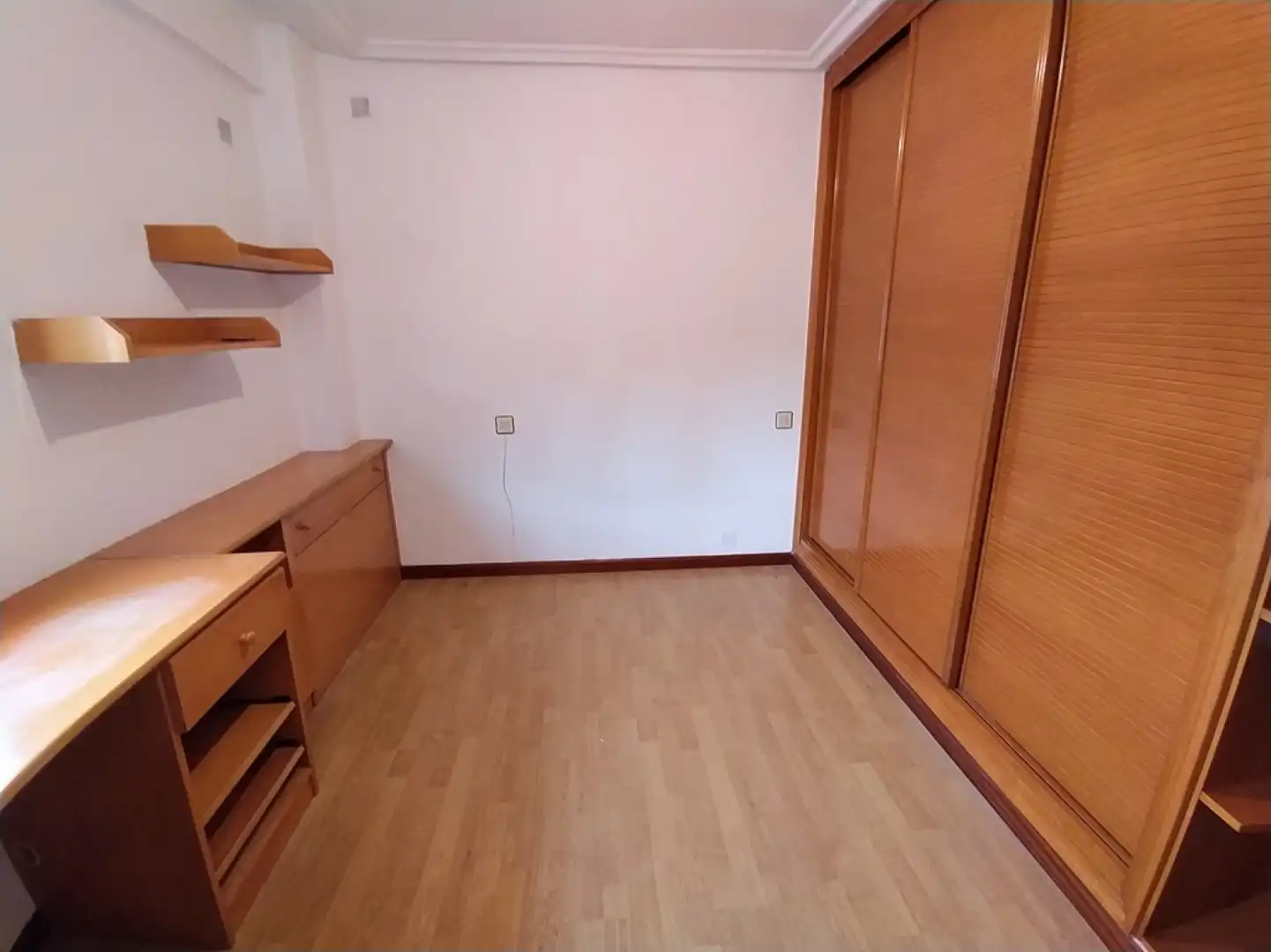 Habitación de Piso en venta en Avilés con Calefacción, Parquet y Amueblado