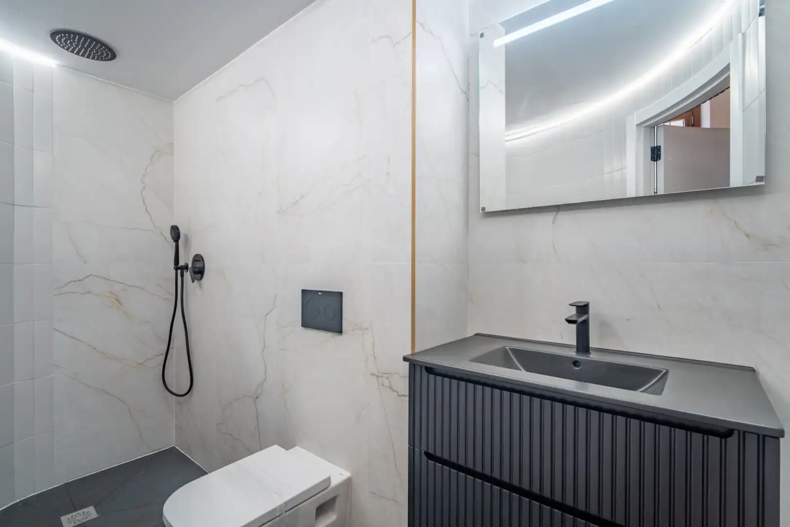 Bany de Apartament en venda en Málaga amb Jardí privat, Piscina i Piscina comunitària