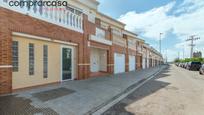 Vista exterior de Casa adosada en venda en Castellón de la Plana / Castelló de la Plana amb Aire condicionat, Terrassa i Balcó