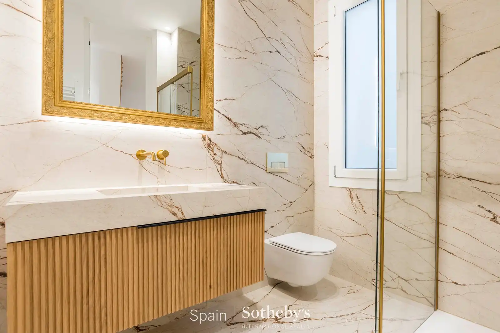 Bathroom of Apartments for sale in Madrid  with Air Conditioner and Heating