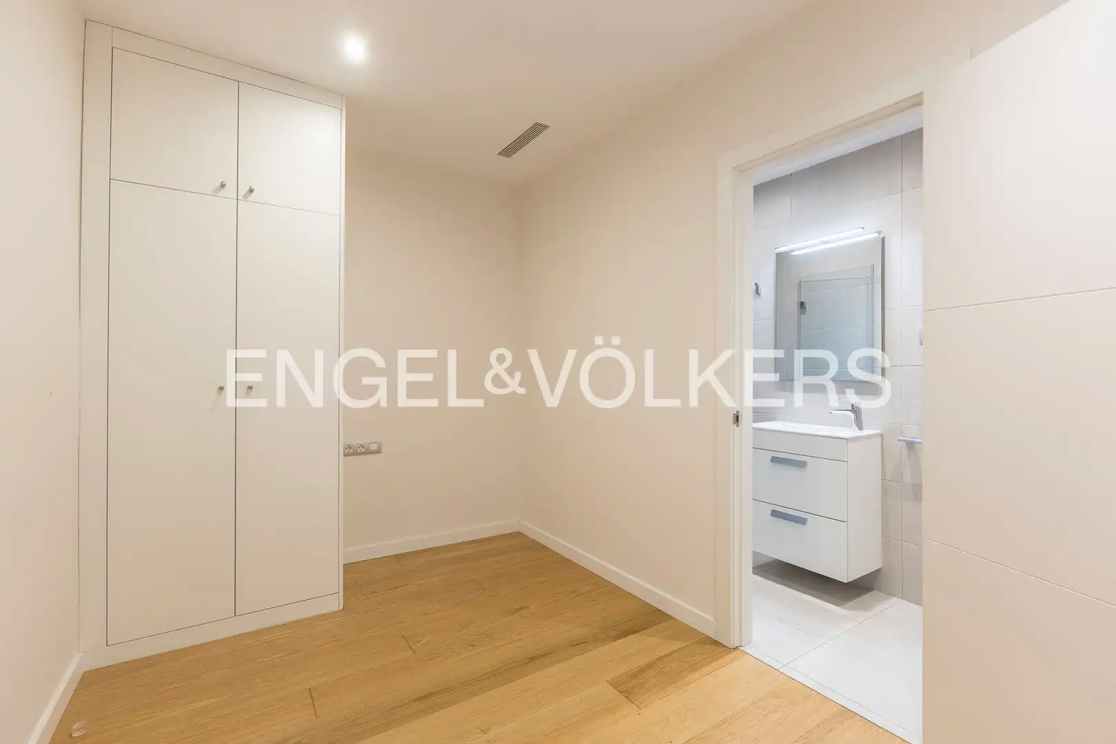 Schlafzimmer von Wohnung zum Verkauf in Barcelona mit Klimaanlage, Heizung und Parkett