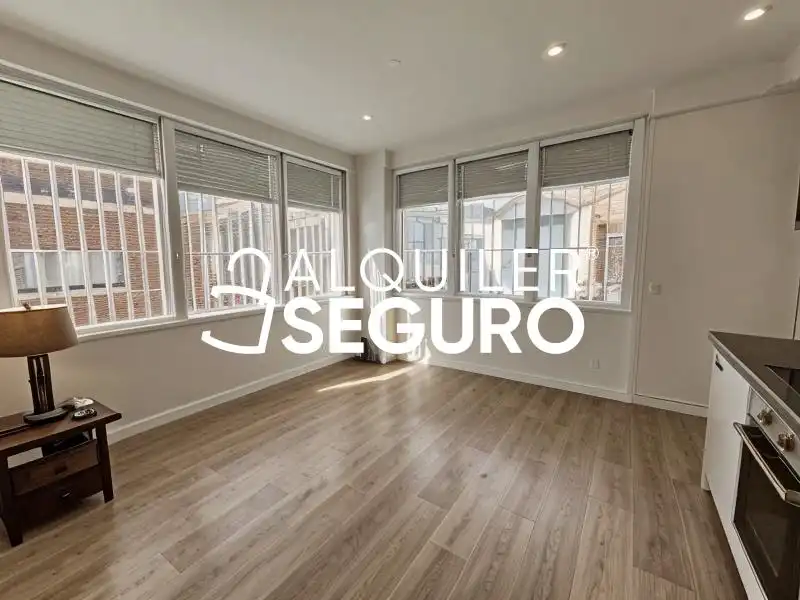 Vista exterior de Piso de alquiler en Madrid con Aire acondicionado