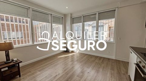 Foto 3 de Piso de alquiler en De la Cordillera de Cuera, San Diego, Madrid Capital