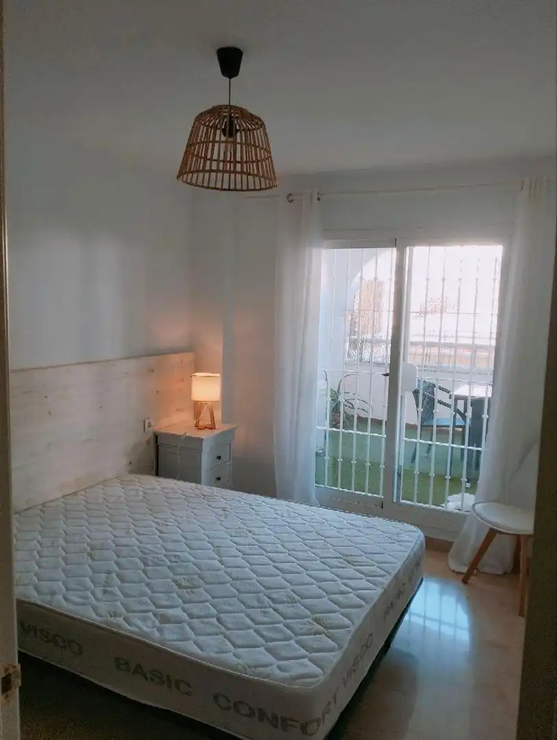 Habitación de Piso en venta en Benalmádena con Jardín privado, Terraza y Amueblado