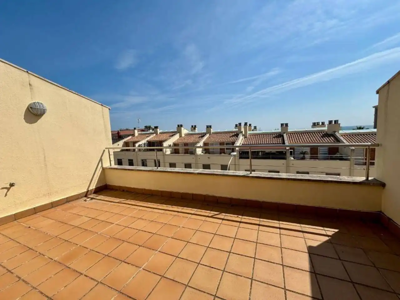 Terrasse von Einfamilien-Reihenhaus zum Verkauf in Sant Andreu de Llavaneres mit Klimaanlage, Heizung und Terrasse
