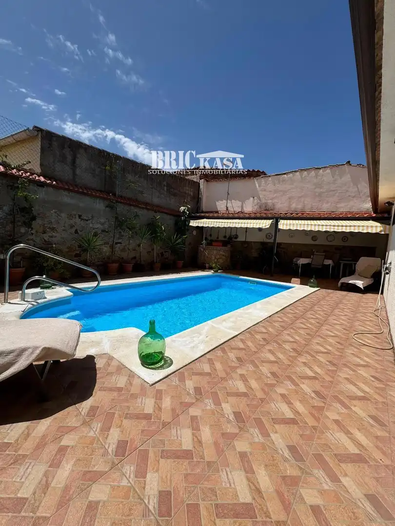Vista exterior de Casa o chalet en venta en Torre de Santa María con Aire acondicionado, Calefacción y Trastero
