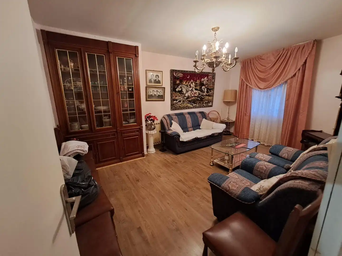 Sala d'estar de Finca rústica en venda en Folgoso de la Ribera amb Calefacció i Moblat