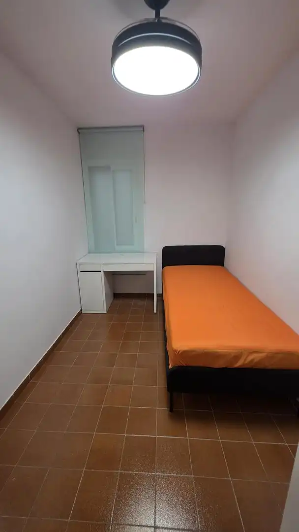 Habitación de Piso de alquiler en Terrassa con Calefacción, Amueblado y Balcón