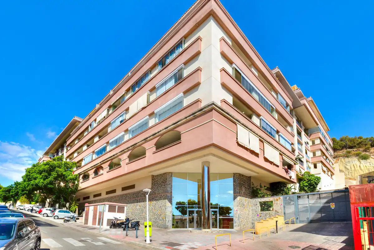 Vista exterior de Apartamento en venta en Fuengirola con Aire acondicionado, Amueblado y Piscina comunitaria