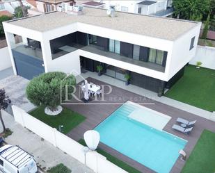 Exterior view of House or chalet for sale in Premià de Mar  with Air Conditioner, Terrace and Swimming Pool