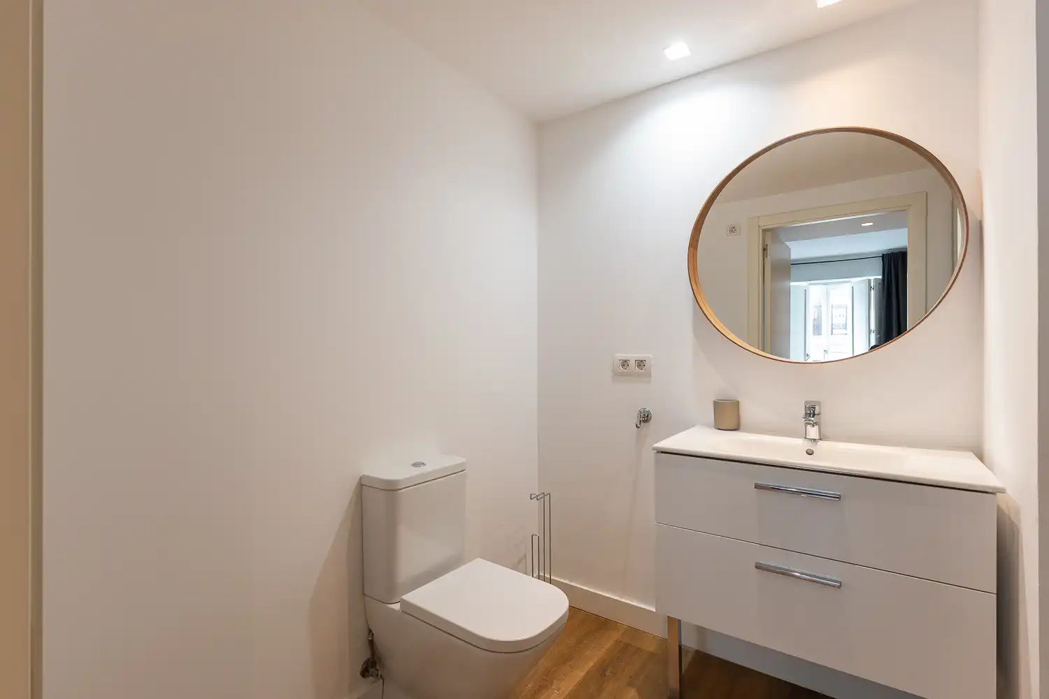 Baño de Piso de alquiler en Valencia con Aire acondicionado, Calefacción y Jardín privado