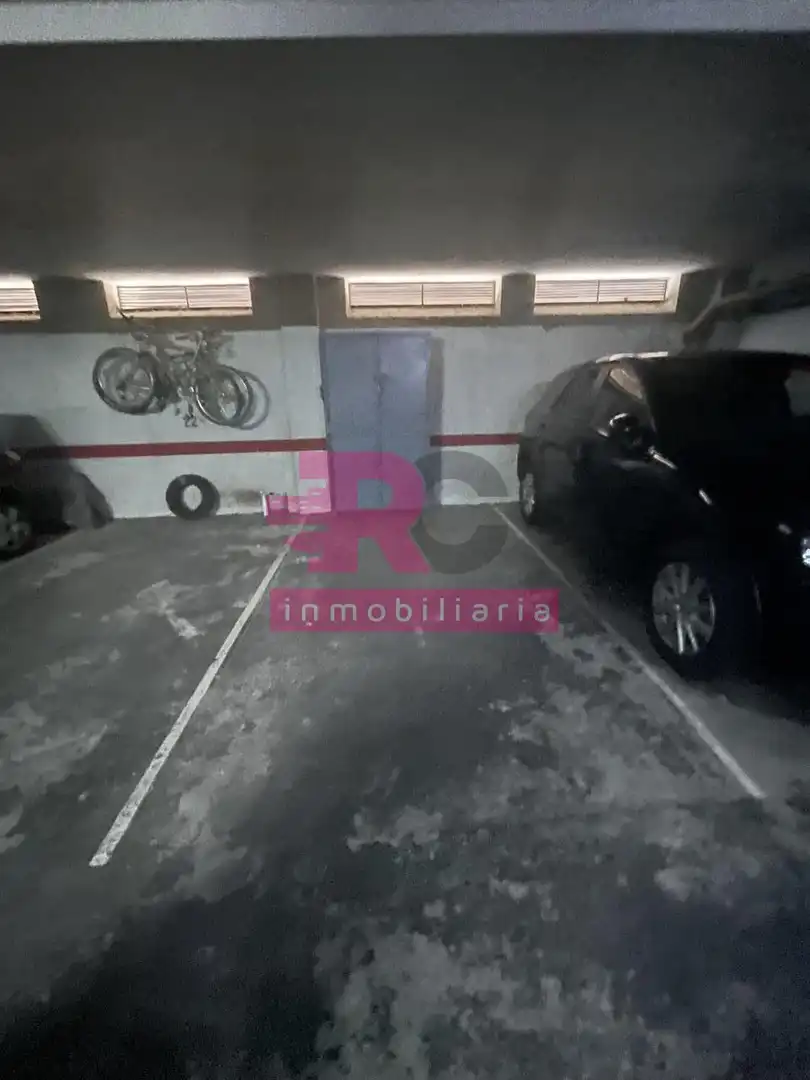 Parking de Piso de alquiler en Salamanca con Calefacción, Parquet y Amueblado