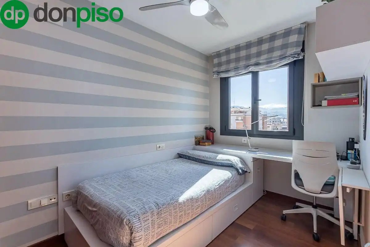 Bedroom of Flat for sale in Granada  with Air Conditioner, Terrace and Community pool