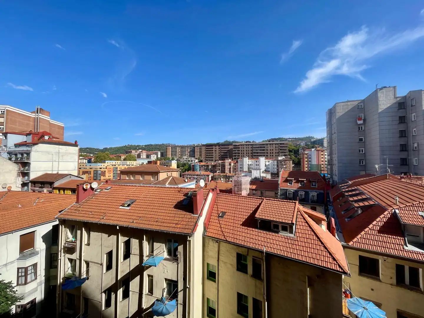 Vista exterior de Pis en venda en Bilbao  amb Calefacció