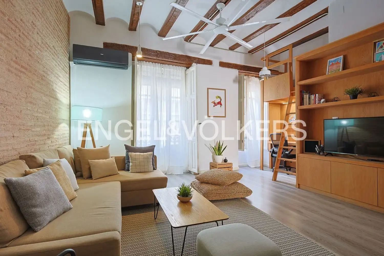 Living room of Flat for rent in Valencia  with Air Conditioner, Heating and Parquet flooring