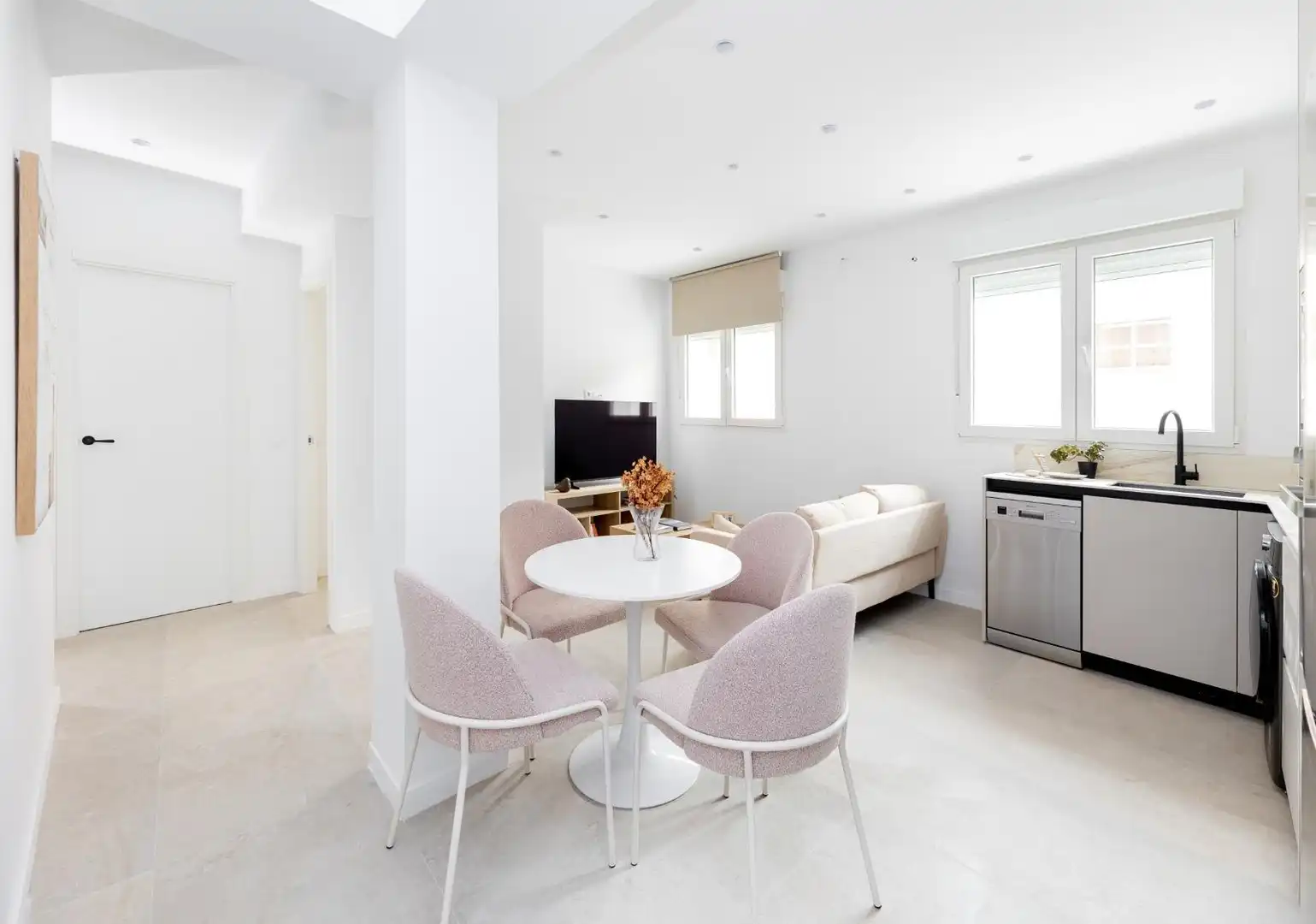 Living room of Flat for sale in Granada  with Air Conditioner, Heating and Furnished
