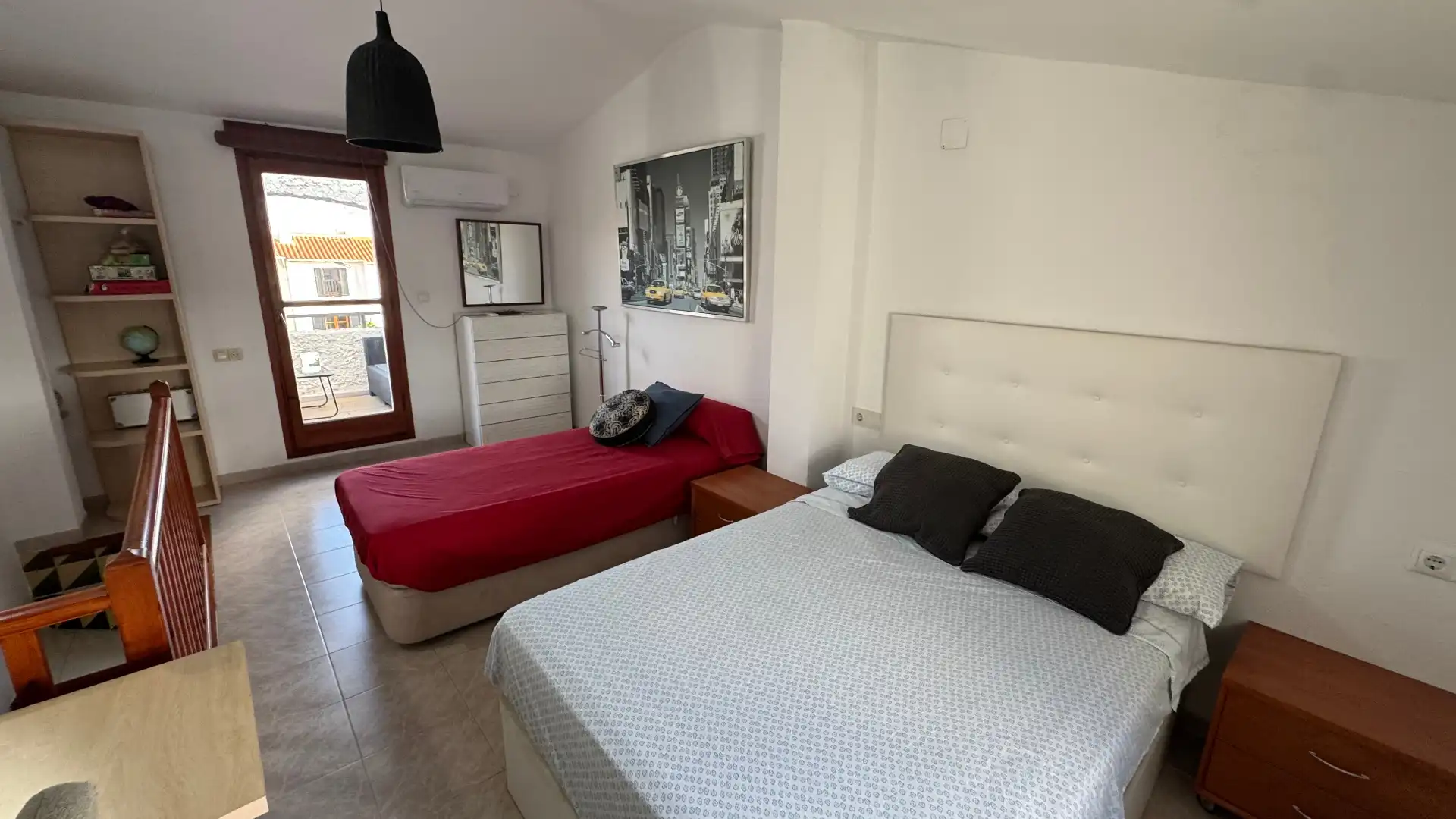 Schlafzimmer von Einfamilien-Reihenhaus zum Verkauf in Torredembarra mit Klimaanlage, Heizung und Privatgarten