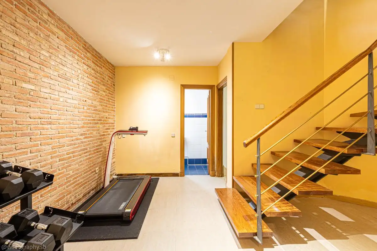 Houses for sale in Móstoles  with Air Conditioner, Heating and Private garden
