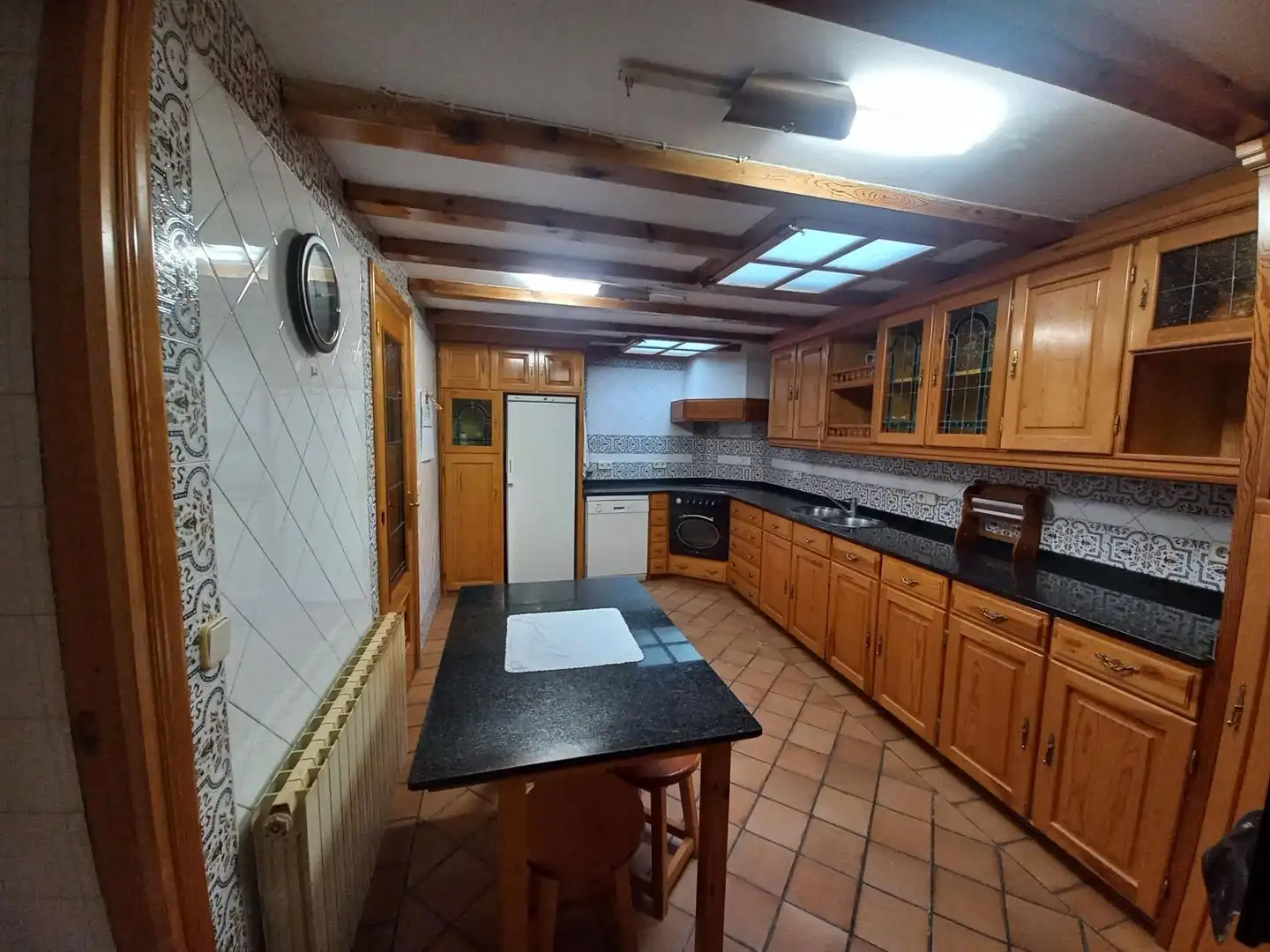 Cuina de Casa o xalet en venda en Torrecaballeros amb Calefacció, Jardí privat i Traster