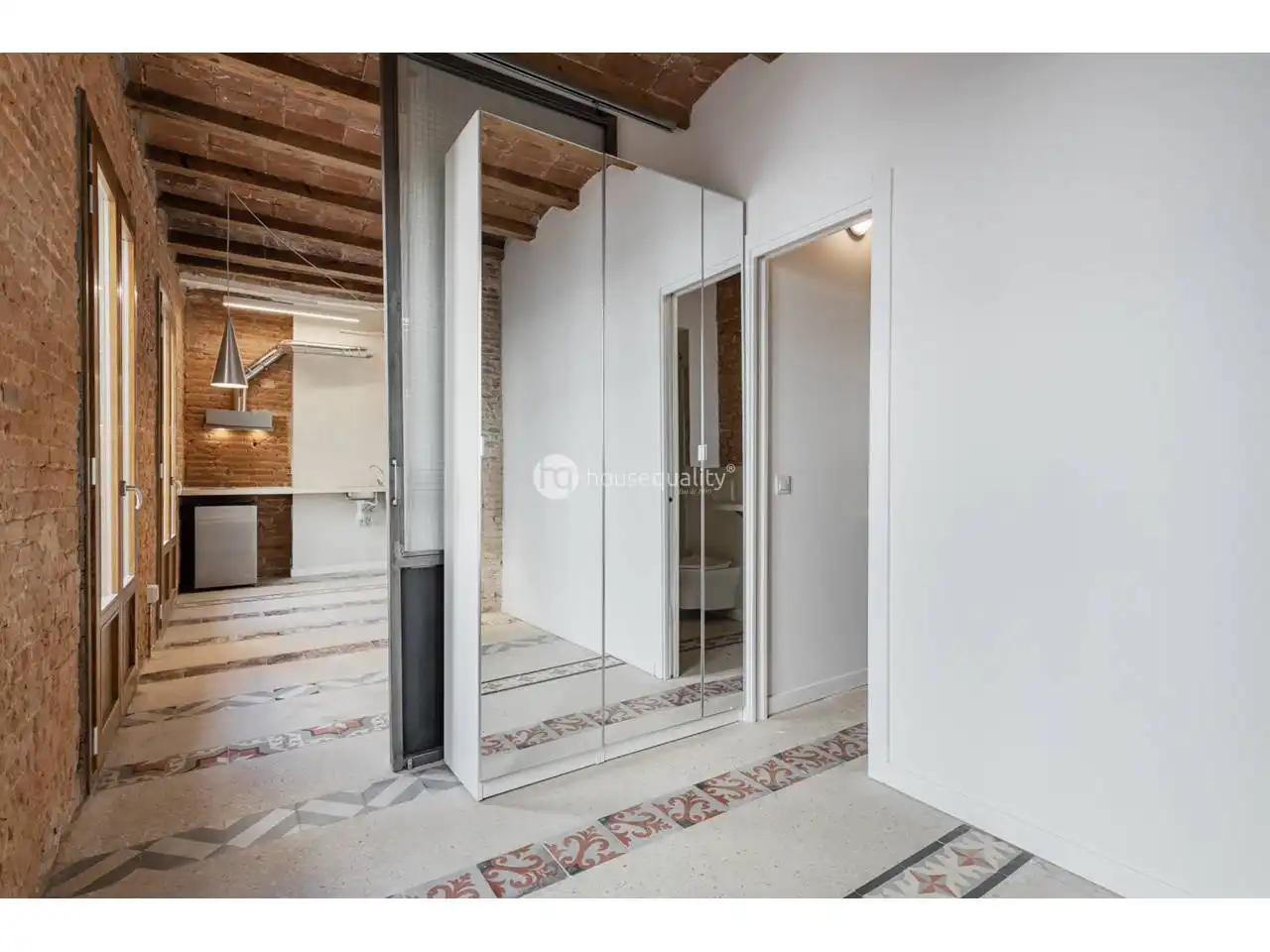 Flat for sale in Barcelona  with Air Conditioner and Balcony