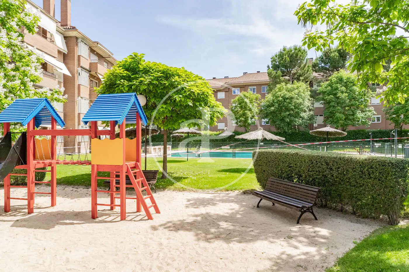 Außenansicht von Wohnung zum Verkauf in Pozuelo de Alarcón mit Klimaanlage, Heizung und Privatgarten