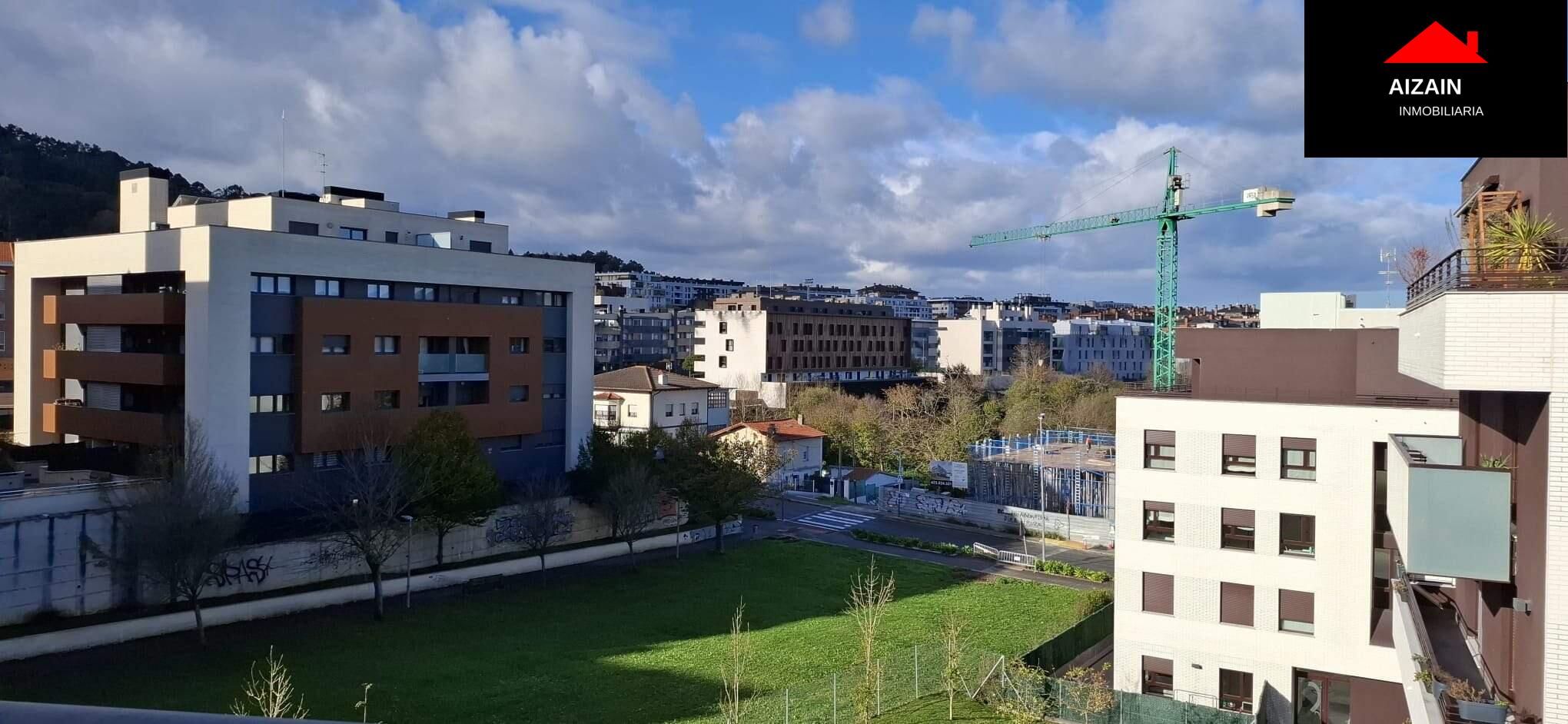 Vista exterior de Àtic en venda en Getxo  amb Calefacció, Jardí privat i Terrassa
