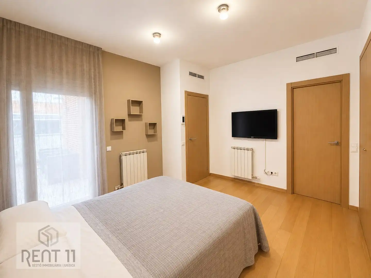 Bedroom of Flat for sale in Girona  with Air Conditioner, Heating and Terrace