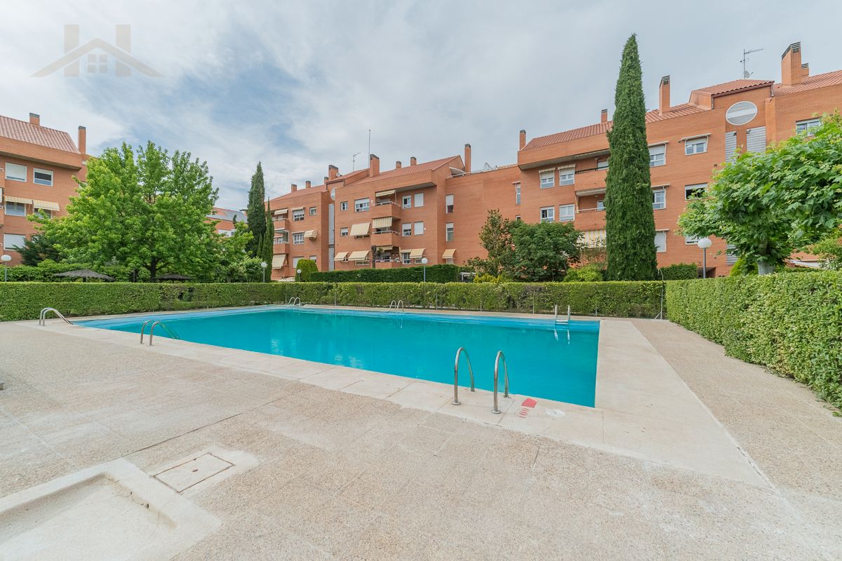 Swimming pool of Attic for sale in Boadilla del Monte  with Air Conditioner, Heating and Terrace