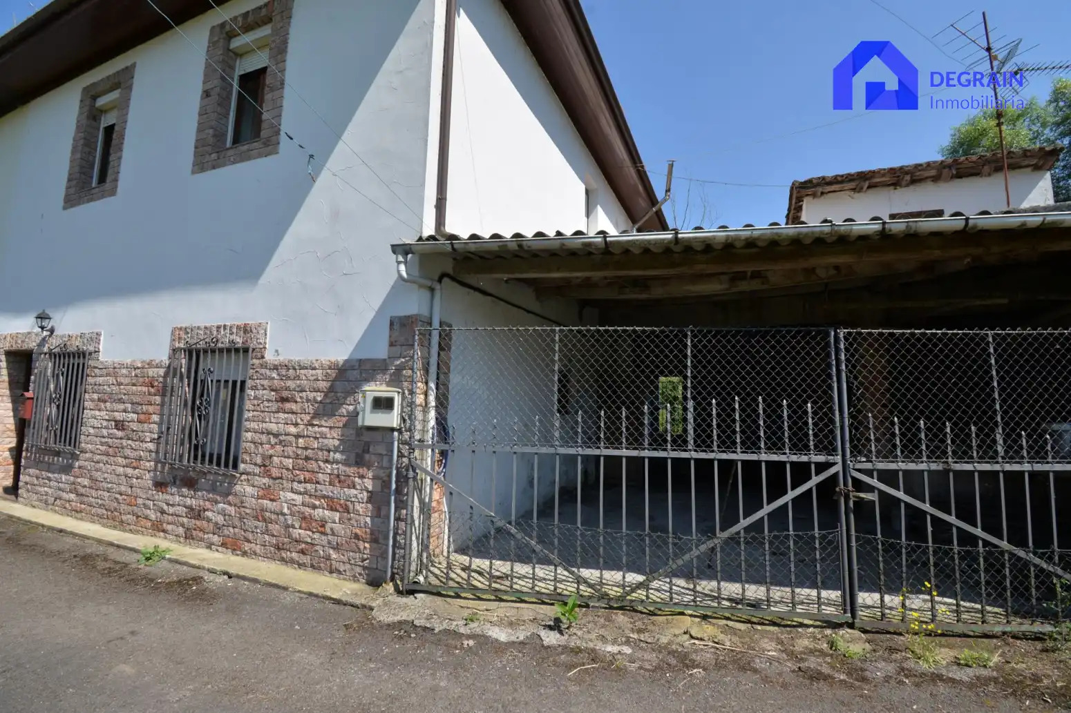 Vista exterior de Casa o chalet en venta en Salas con Calefacción, Terraza y Trastero