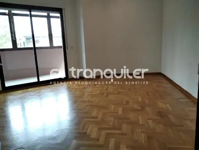 Wohnung zur Miete in Calle LOS PINOS, Prado Santo Domingo - Ensanche