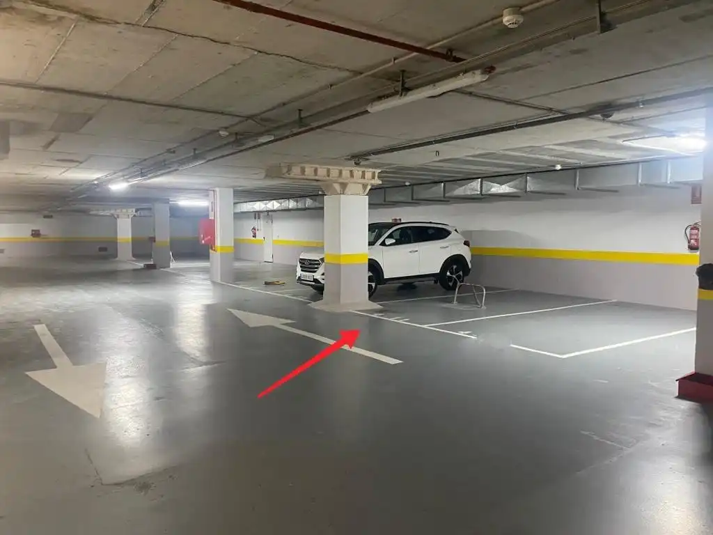 Parkplatz von Garage zum Verkauf in Santander