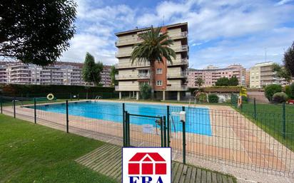 Swimming pool of Flat for sale in Castro-Urdiales  with Terrace