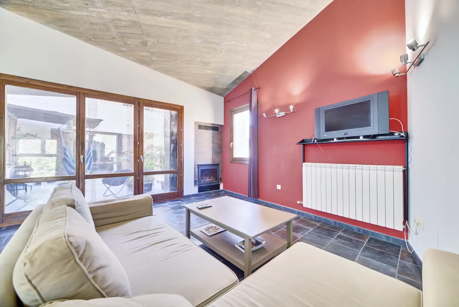 Wohnzimmer von Dachboden zum Verkauf in Undués de Lerda mit Heizung, Parkett und Terrasse