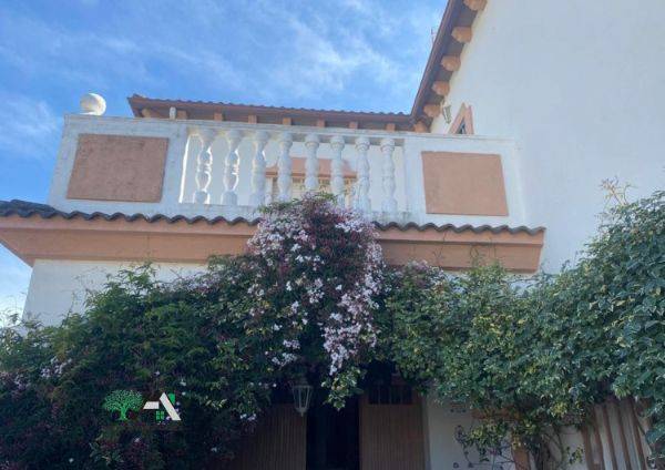 Casa-chalet en Venta en Calle Huelva en Canena