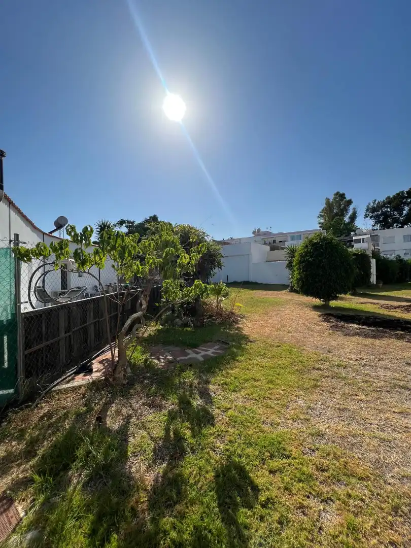 Wohnung zum Verkauf in Benalmádena mit Klimaanlage, Privatgarten und Terrasse
