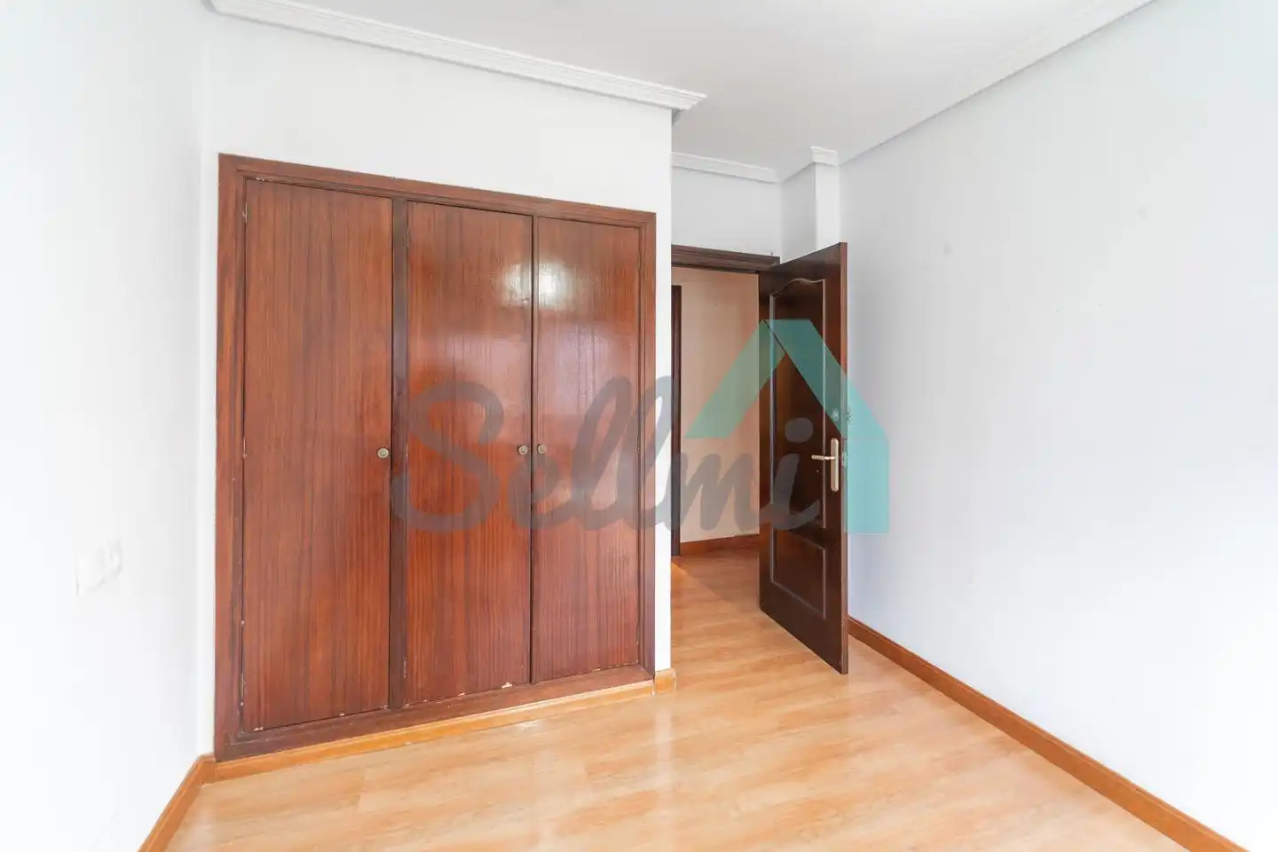 Habitación de Piso en venta en Oviedo  con Calefacción, Terraza y Trastero
