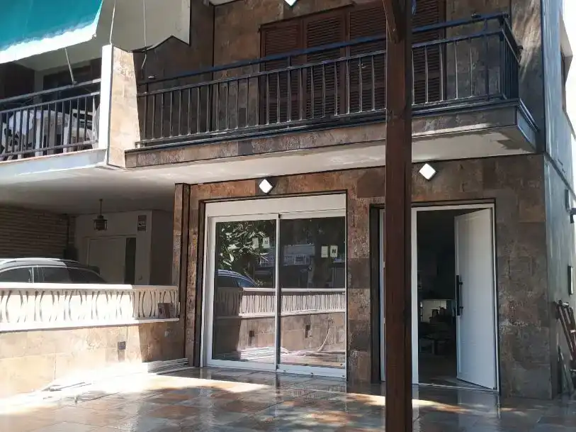Vista exterior de Casa adosada en venda en El Vendrell amb Piscina i Balcó